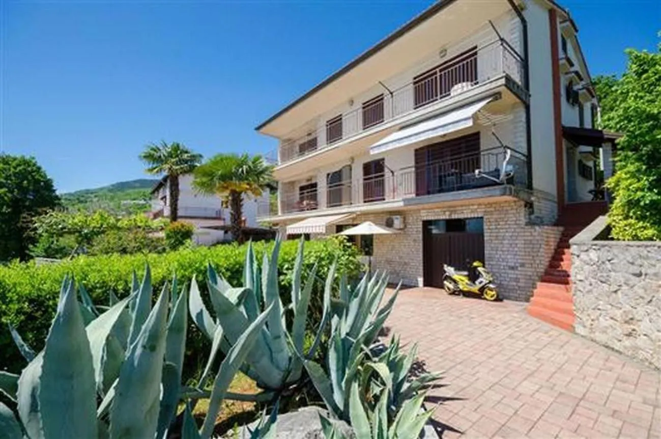 Apartments With A Parking Space Lovran, Opatija - 23701 0*, 로브란 크로아티아